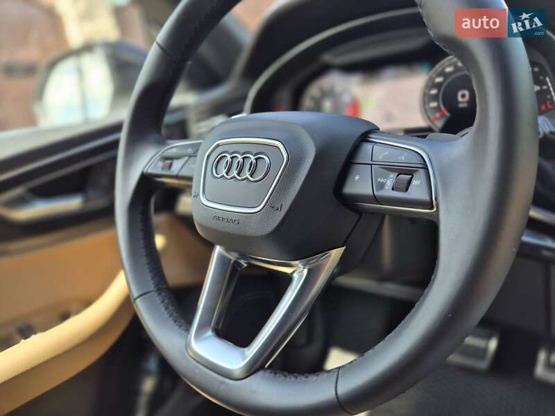 Внедорожник / Кроссовер Audi Q8 2021 в Киеве