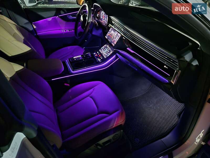 Внедорожник / Кроссовер Audi Q8 2021 в Киеве