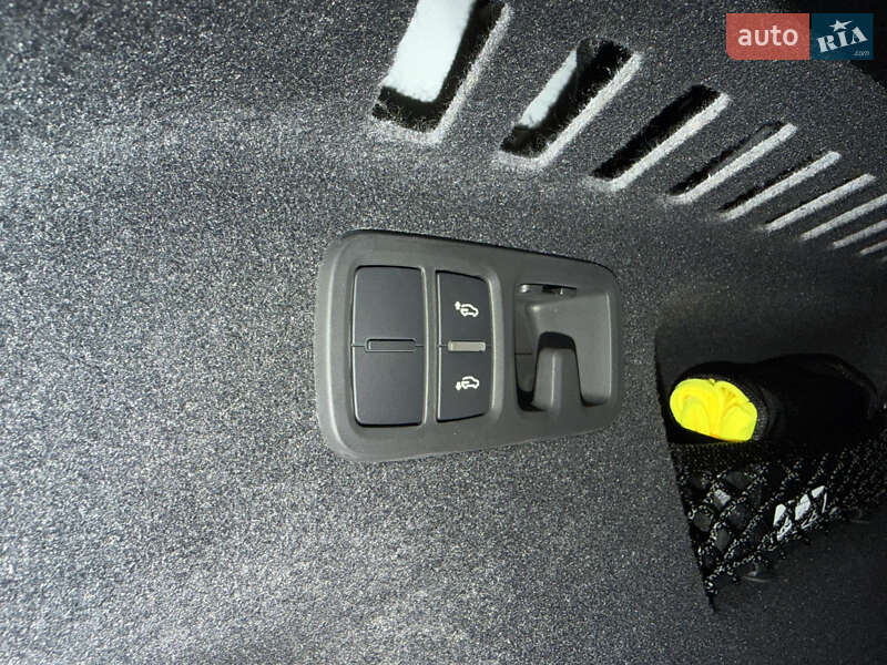 Внедорожник / Кроссовер Audi Q8 2025 в Киеве