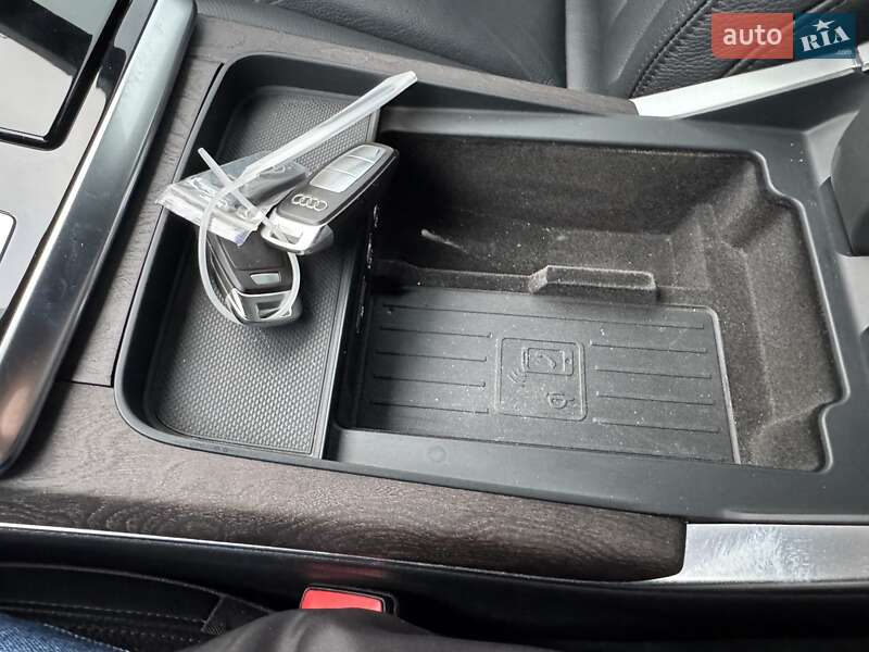 Внедорожник / Кроссовер Audi Q8 2019 в Тернополе