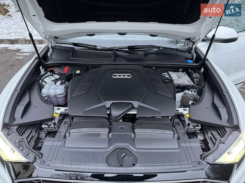 Внедорожник / Кроссовер Audi Q8 2021 в Киеве