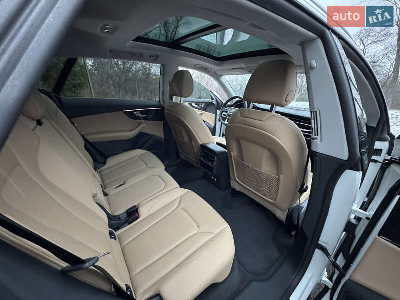 Внедорожник / Кроссовер Audi Q8 2021 в Киеве