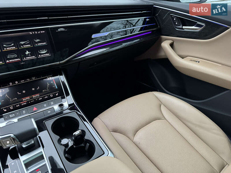 Внедорожник / Кроссовер Audi Q8 2021 в Киеве
