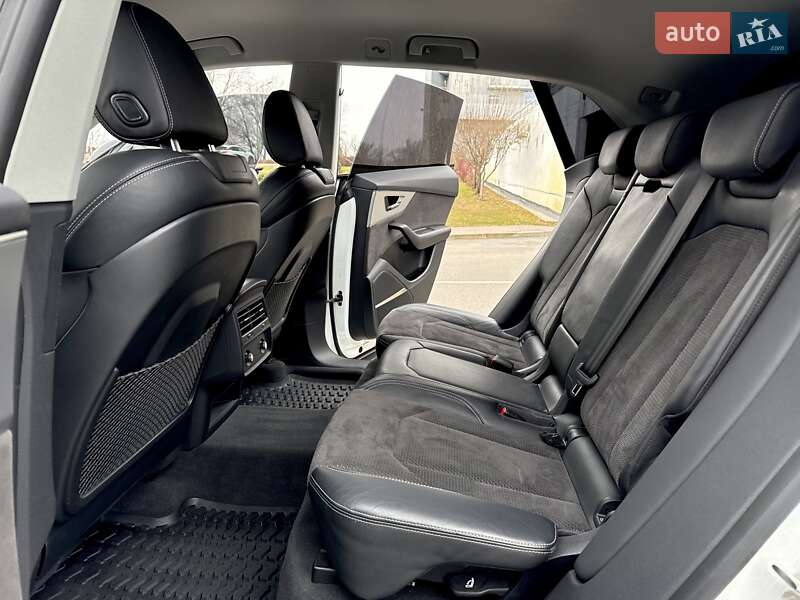 Позашляховик / Кросовер Audi Q8 2023 в Києві