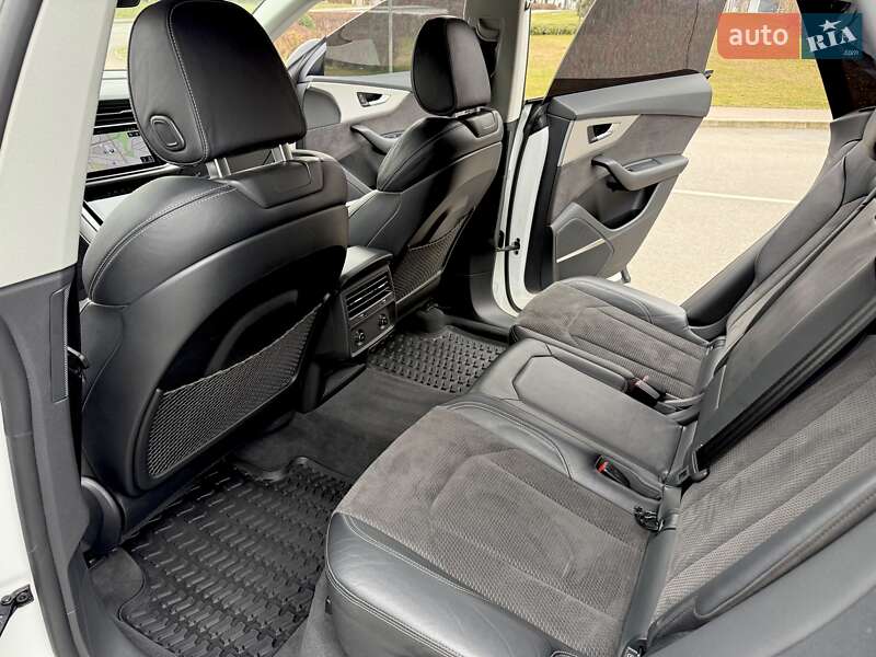 Позашляховик / Кросовер Audi Q8 2023 в Києві