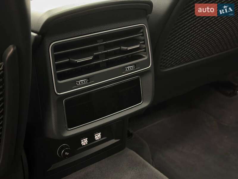 Внедорожник / Кроссовер Audi Q8 2019 в Луцке