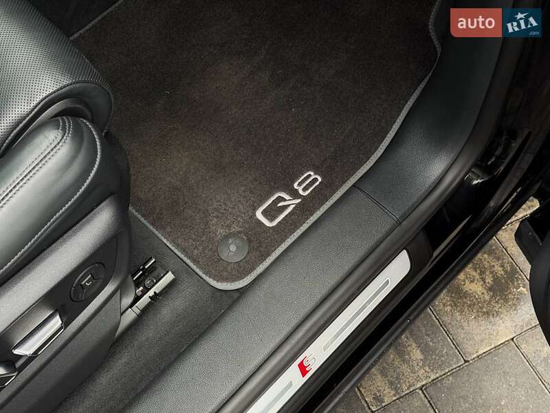 Внедорожник / Кроссовер Audi Q8 2019 в Луцке