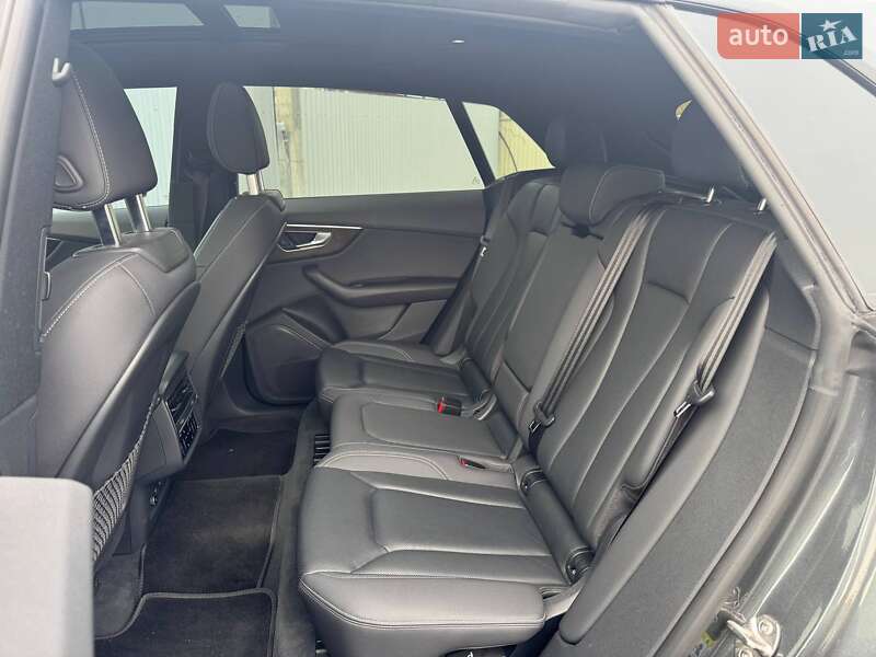 Внедорожник / Кроссовер Audi Q8 2020 в Киеве