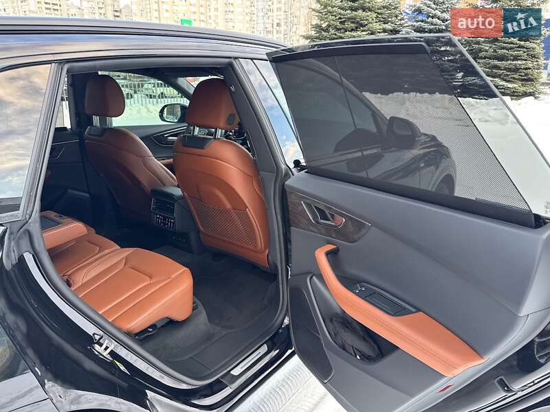 Внедорожник / Кроссовер Audi Q8 2025 в Киеве