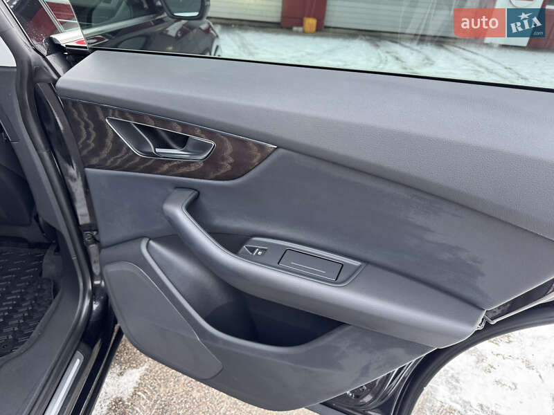 Внедорожник / Кроссовер Audi Q8 2020 в Харькове