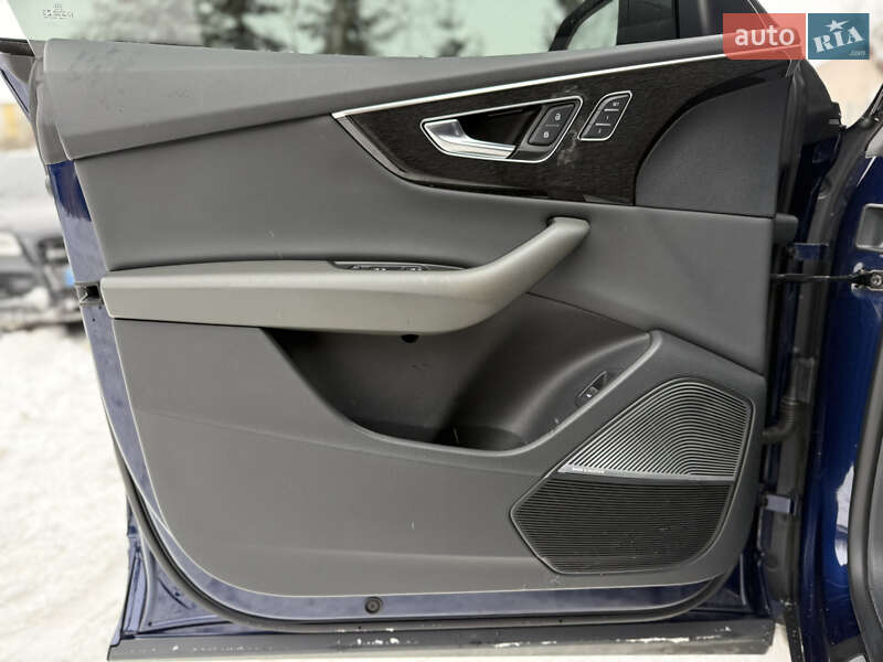 Позашляховик / Кросовер Audi Q8 2018 в Львові