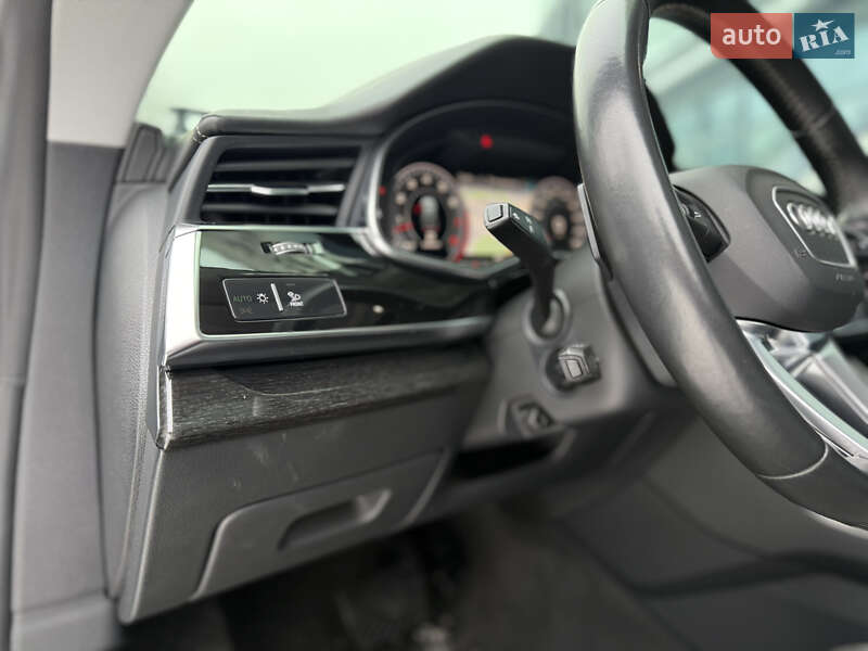 Позашляховик / Кросовер Audi Q8 2018 в Львові