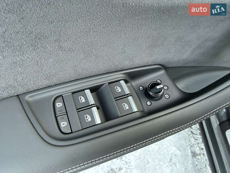 Внедорожник / Кроссовер Audi Q8 2024 в Киеве