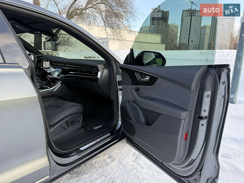 Внедорожник / Кроссовер Audi Q8 2024 в Киеве