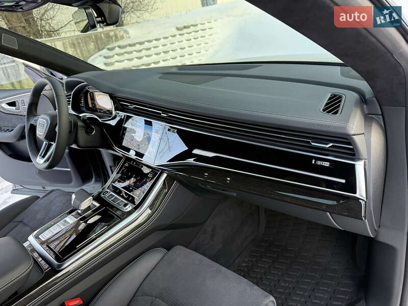Внедорожник / Кроссовер Audi Q8 2024 в Киеве