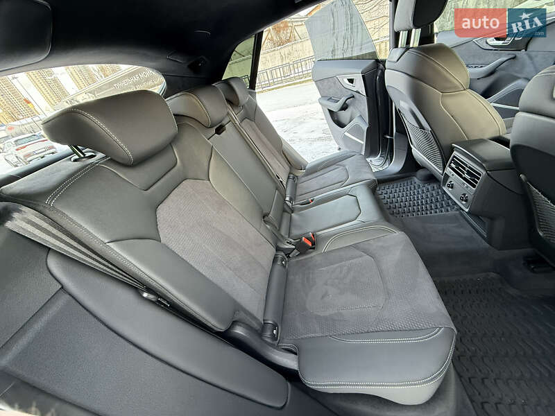 Внедорожник / Кроссовер Audi Q8 2024 в Киеве