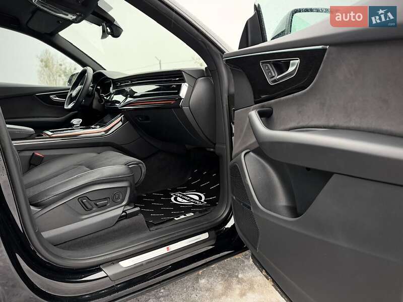 Внедорожник / Кроссовер Audi Q8 2023 в Киеве