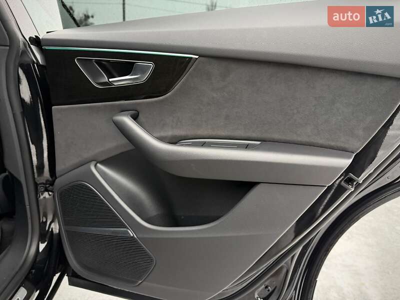 Внедорожник / Кроссовер Audi Q8 2023 в Киеве