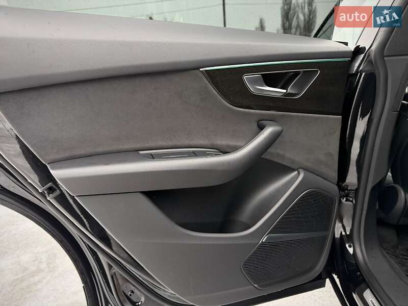 Внедорожник / Кроссовер Audi Q8 2023 в Киеве