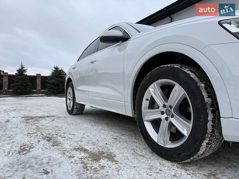 Внедорожник / Кроссовер Audi Q8 2018 в Киеве