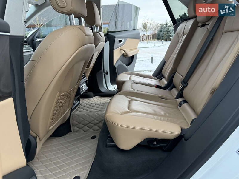 Внедорожник / Кроссовер Audi Q8 2018 в Киеве