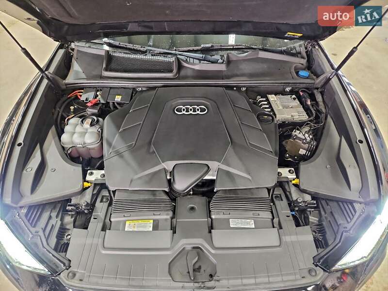 Внедорожник / Кроссовер Audi Q8 2020 в Днепре
