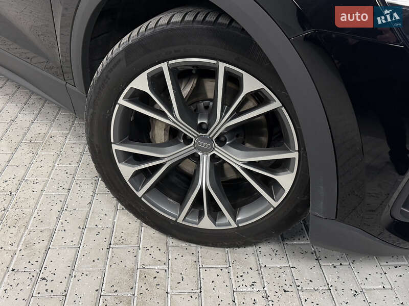 Внедорожник / Кроссовер Audi Q8 2019 в Киеве