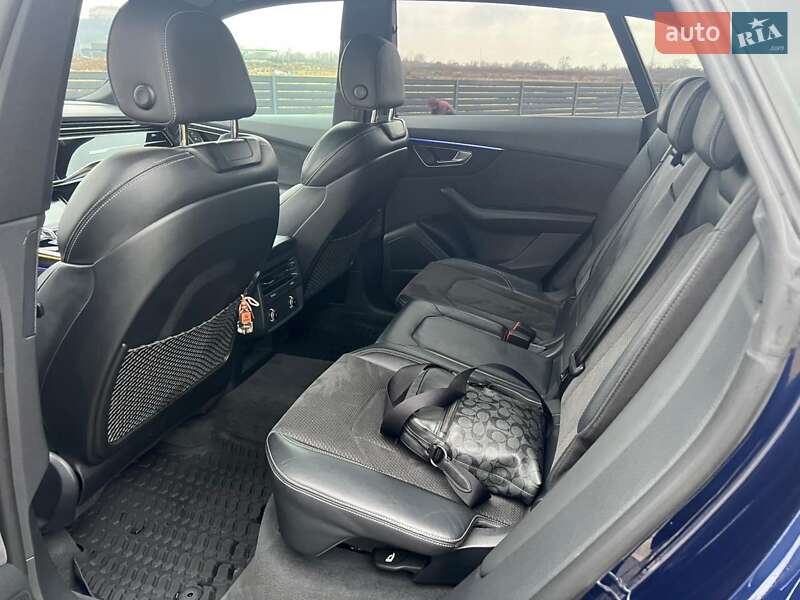 Внедорожник / Кроссовер Audi Q8 2020 в Киеве