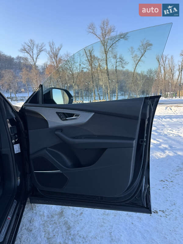 Позашляховик / Кросовер Audi Q8 2025 в Києві