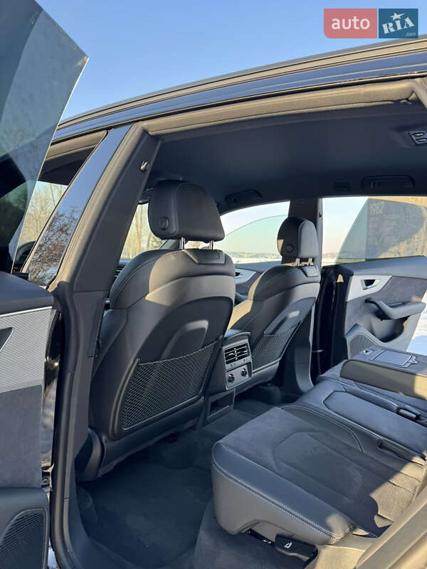 Позашляховик / Кросовер Audi Q8 2025 в Києві