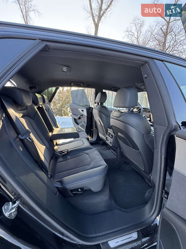 Позашляховик / Кросовер Audi Q8 2025 в Києві