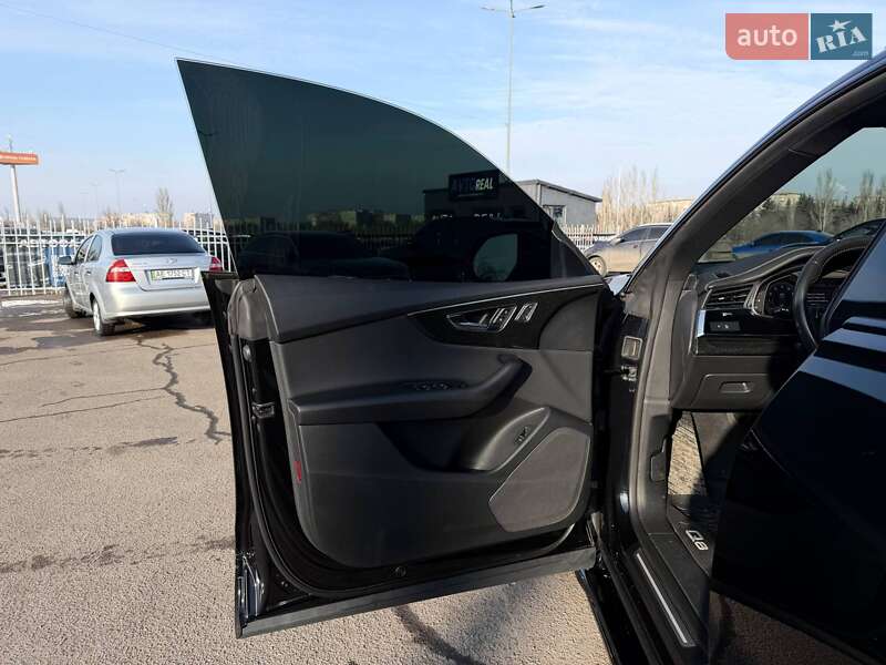 Внедорожник / Кроссовер Audi Q8 2018 в Кривом Роге