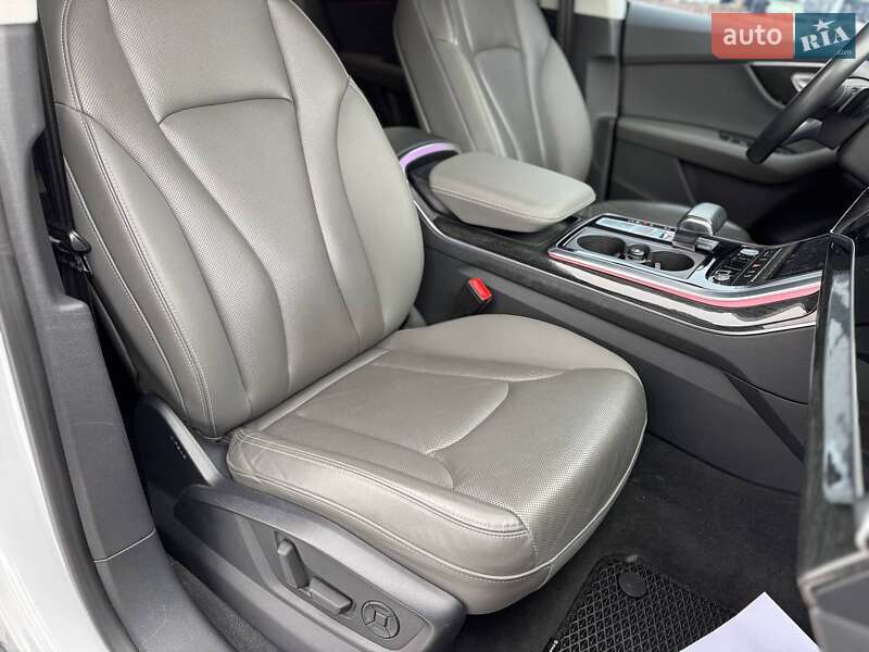 Позашляховик / Кросовер Audi Q8 2018 в Києві