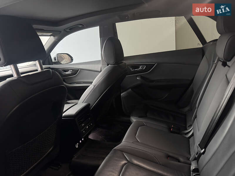 Позашляховик / Кросовер Audi Q8 2018 в Києві