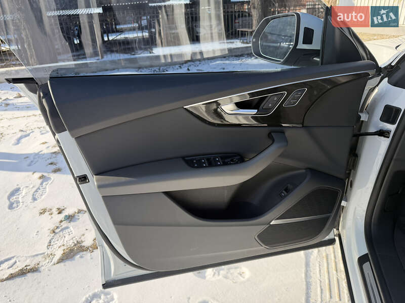 Позашляховик / Кросовер Audi Q8 2019 в Одесі фото 31 Позашляховик / Кросовер Audi Q8 2019 в Одесі