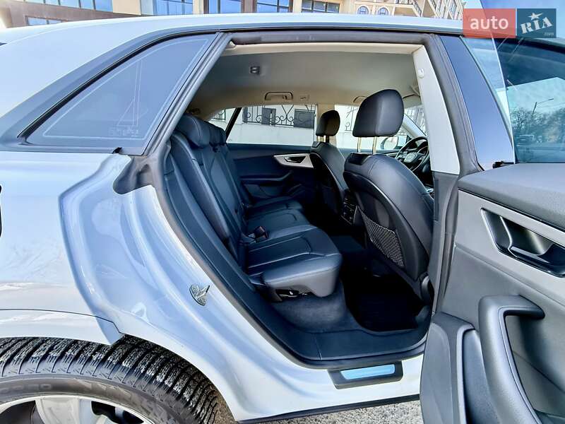 Позашляховик / Кросовер Audi Q8 2022 в Одесі