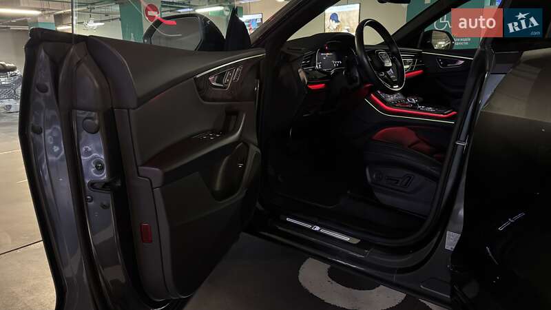 Позашляховик / Кросовер Audi Q8 2020 в Києві