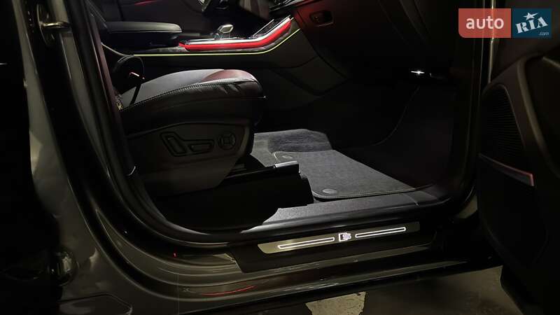 Позашляховик / Кросовер Audi Q8 2020 в Києві