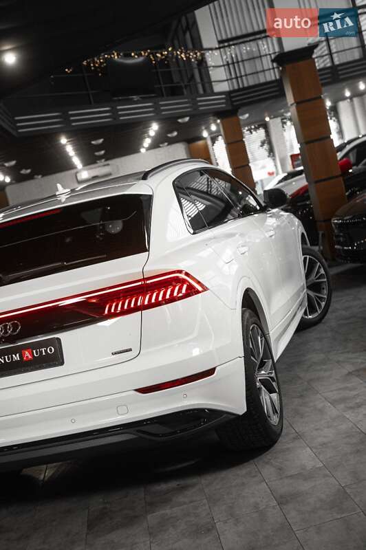 Позашляховик / Кросовер Audi Q8 2020 в Одесі