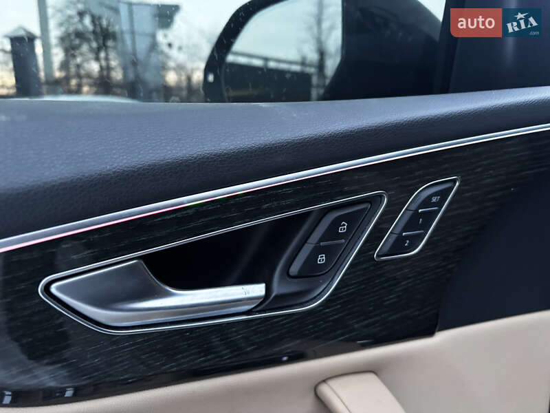 Позашляховик / Кросовер Audi Q8 2020 в Стрию