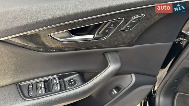 Позашляховик / Кросовер Audi Q8 2018 в Києві