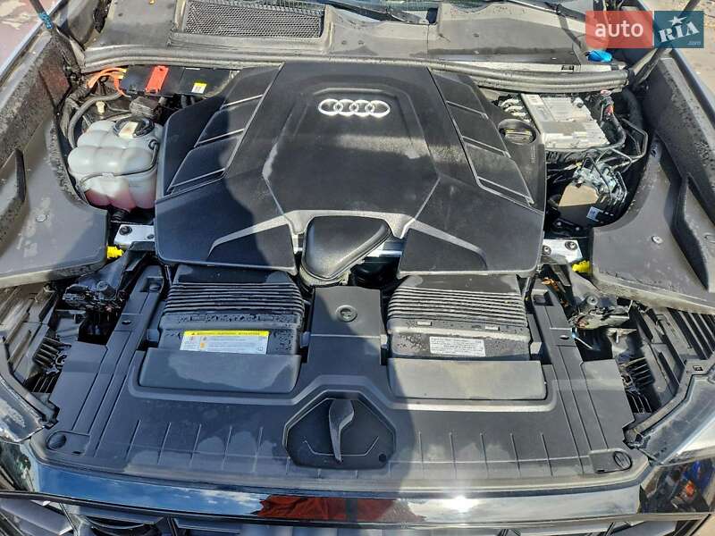 Позашляховик / Кросовер Audi Q8 2020 в Києві