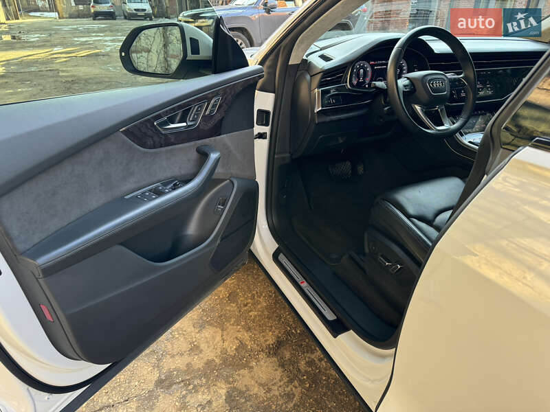 Позашляховик / Кросовер Audi Q8 2020 в Львові