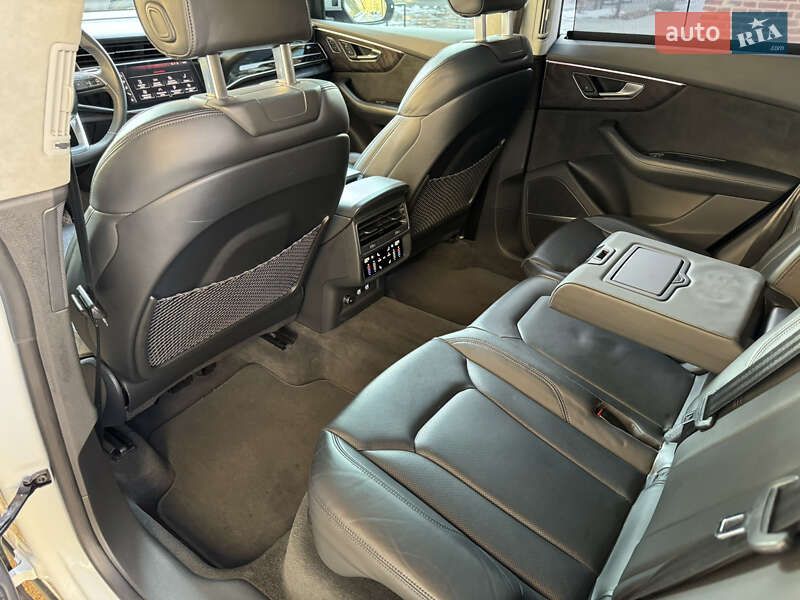 Позашляховик / Кросовер Audi Q8 2020 в Львові