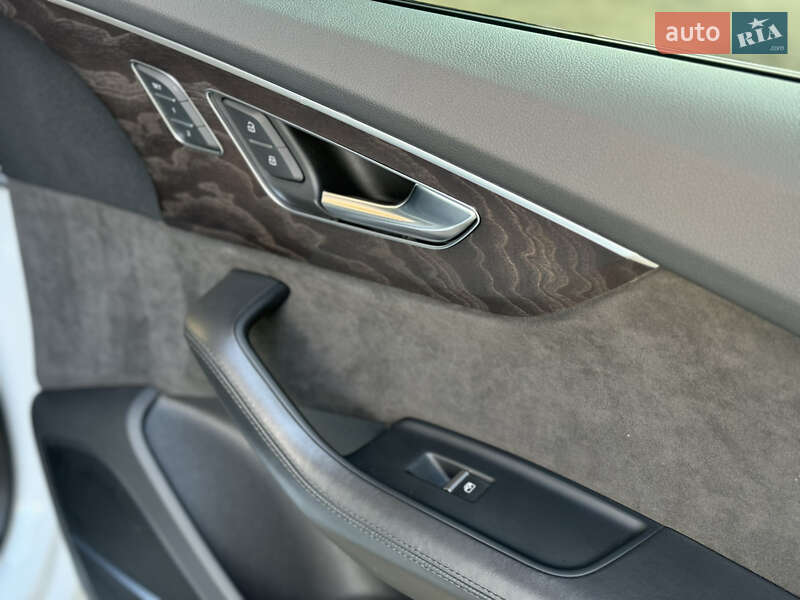 Позашляховик / Кросовер Audi Q8 2020 в Львові