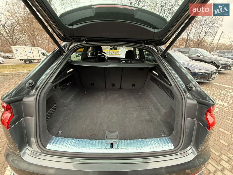 Позашляховик / Кросовер Audi Q8 2018 в Львові