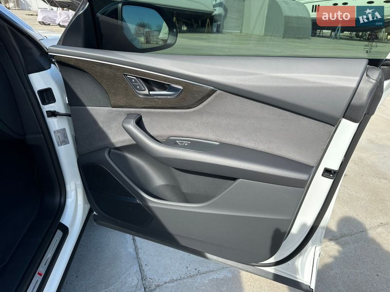 Внедорожник / Кроссовер Audi Q8 2024 в Одессе