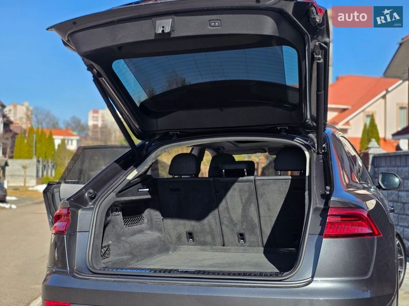 Внедорожник / Кроссовер Audi Q8 2019 в Ровно