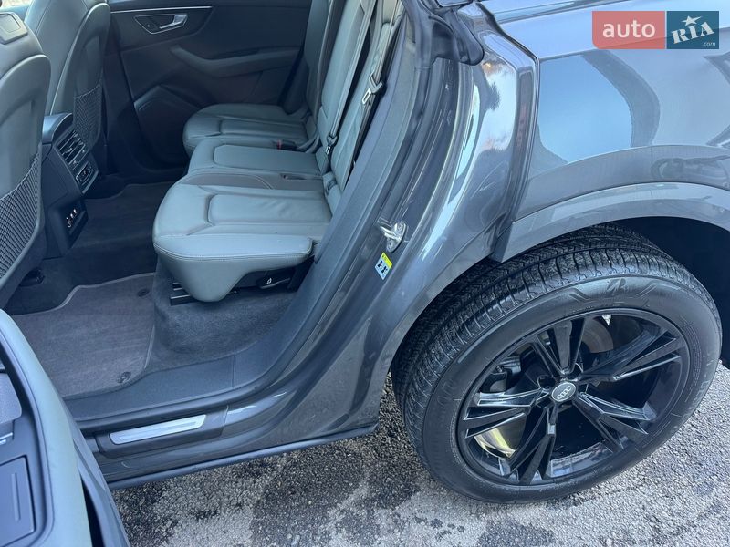 Позашляховик / Кросовер Audi Q8 2018 в Тернополі