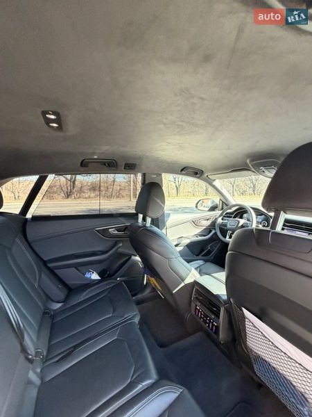 Внедорожник / Кроссовер Audi Q8 2023 в Дубно